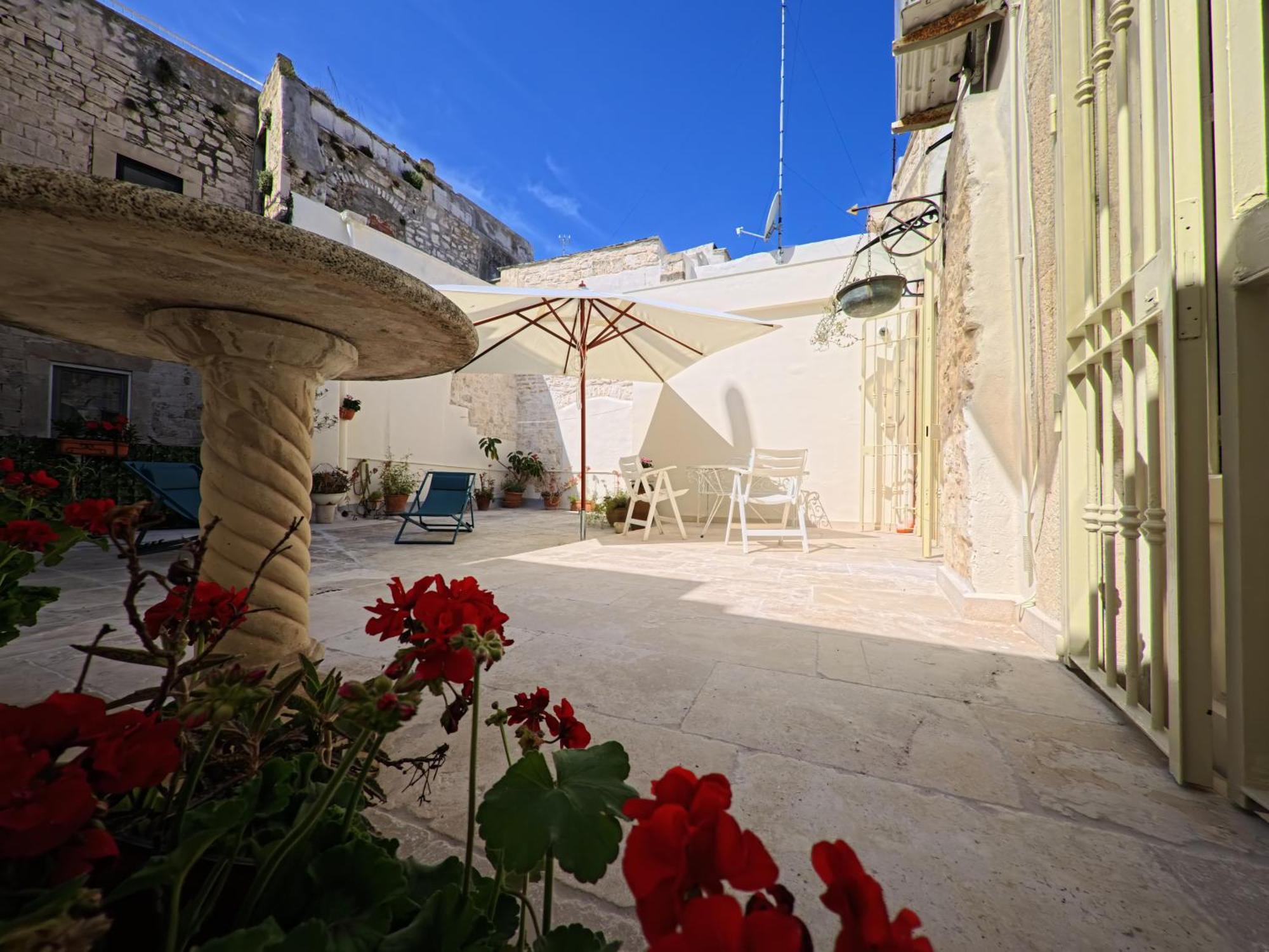 Palazzo Framarino Dei Malatesta - Noble Floor - XIV Century Giovinazzo Ngoại thất bức ảnh